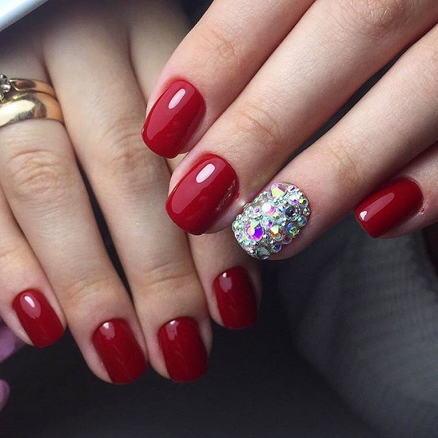 Маникюр: Инкрустация стразами