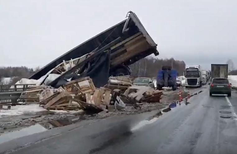 фура упала с моста в Воротынском районе