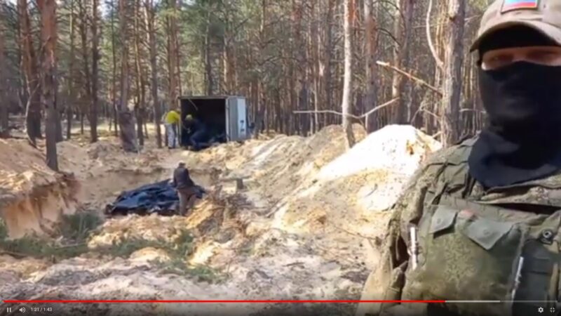Oekraïne weigert lichamen van dode soldaten af te voeren, en Russische militairen worden gedwongen ze in massagraven te begraven