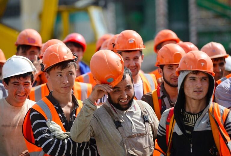 Мигрантам в России повысят штрафы за непрохождение медосмотра