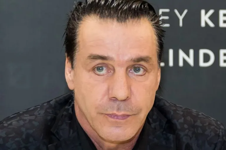 С солиста Rammstein Линдеманна потребовали 67 млн за отмененный концерт в Твери