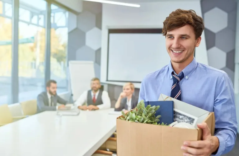 Более 30% россиян уволились из-за недовольства зарплатой