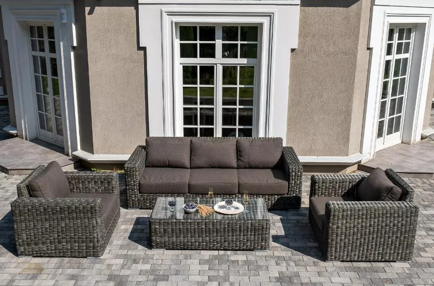 Материалы и стилевые решения уличной мебели