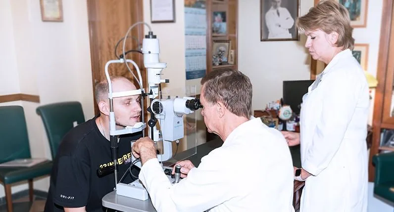 Глаукома: симптомы, причины, стадии и современное лечение заболевания / https://www.konovalov-eye-center.ru/info-for-patient/articles/glaukoma-simptomy-prichiny-stadii-i-sovremennoe-lechenie-zabolevaniya/
