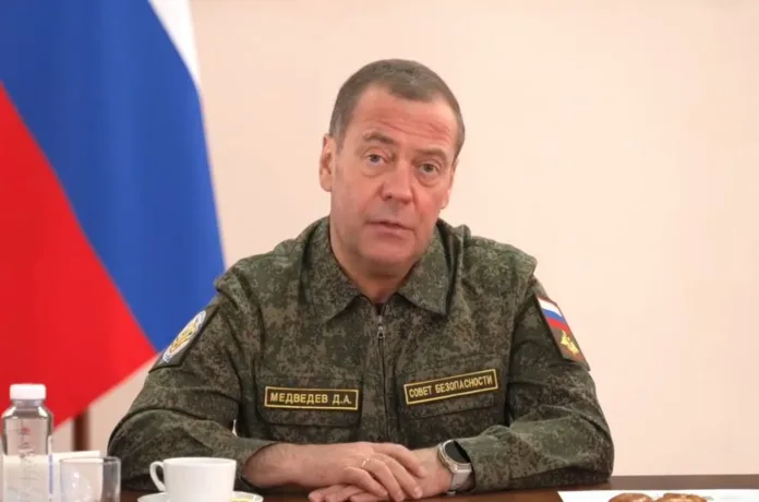 Медведев предрек финал для киевского режима: «сбегут или повесят свои же»