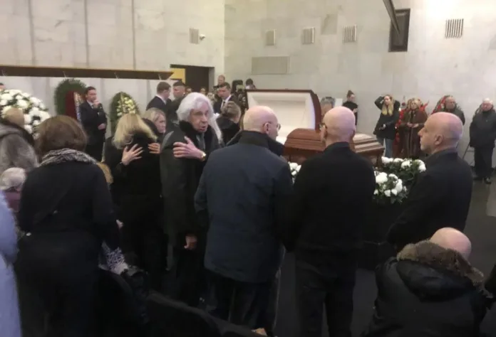 В Москве началось прощание с адвокатом Генрихом Падвой в траурном зале ЦКБ