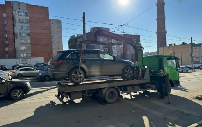 в Туле арестовали Audi Q7 за долги по штрафам ГИБДД