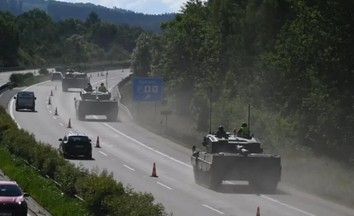 Чехия впервые испытала переброску танков Leopard 2A4 по автомагистралям