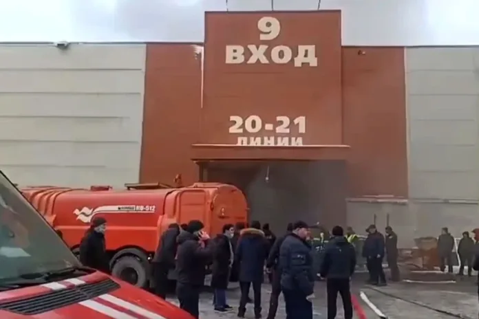 Собянин сообщил о повреждении здания ТЦ 