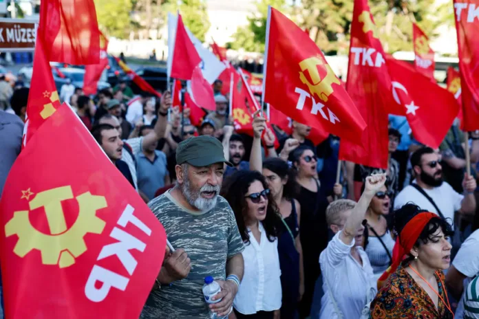 Reuters: в Анкаре задержаны более 100 коммунистов на марше против НАТО