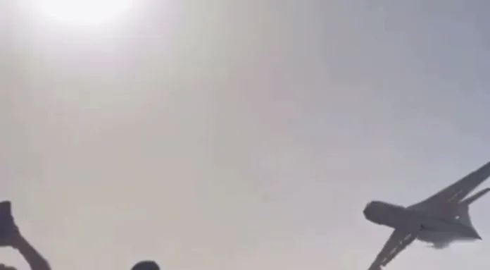 Российские Бе-200 показали на видео при тушении пожаров в Алжире