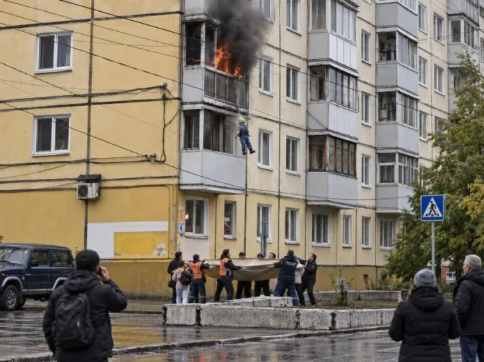 Спасение ребёнка дорожниками при пожаре в Мурманске попало на видео
