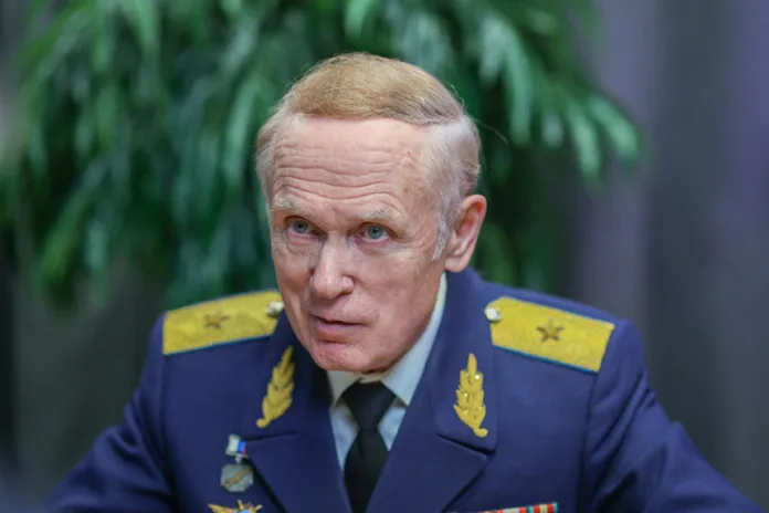 Генерал Попов объяснил регулярные атаки на аэродром в Староконстантинове