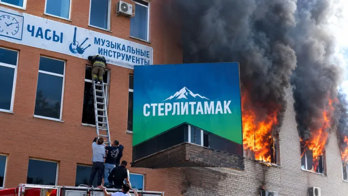 В Стерлитамаке водитель «Газели» помог спасти девушек из горящего ТЦ