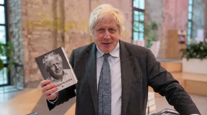 Борис Джонсон призвал украинцев покупать его книгу до удара Путина