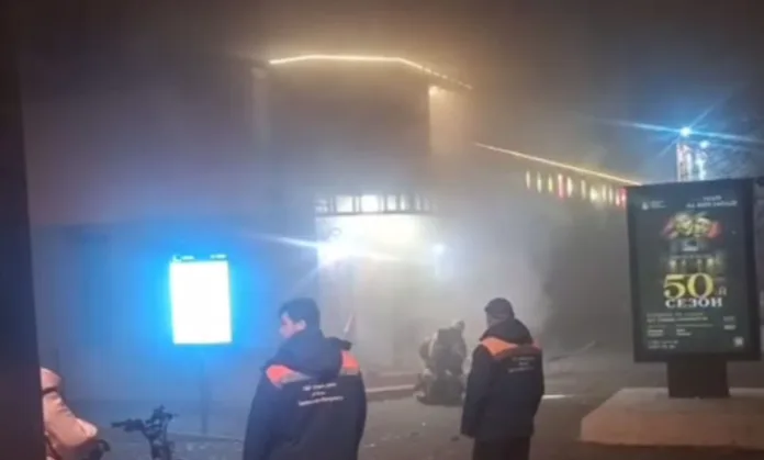 Появились первые минуты пожара в московском 