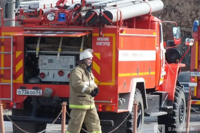 На Бору загорелся двухэтажный частный дом