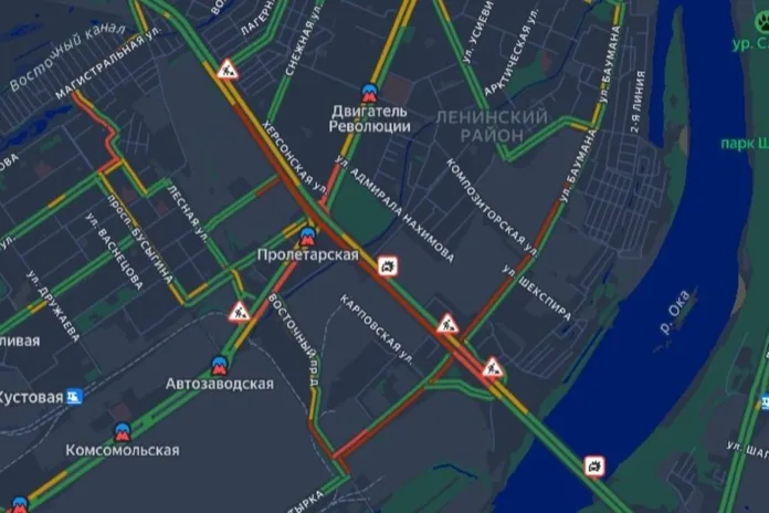 Пробка длиной около пяти километров образовалась у Мызинского моста