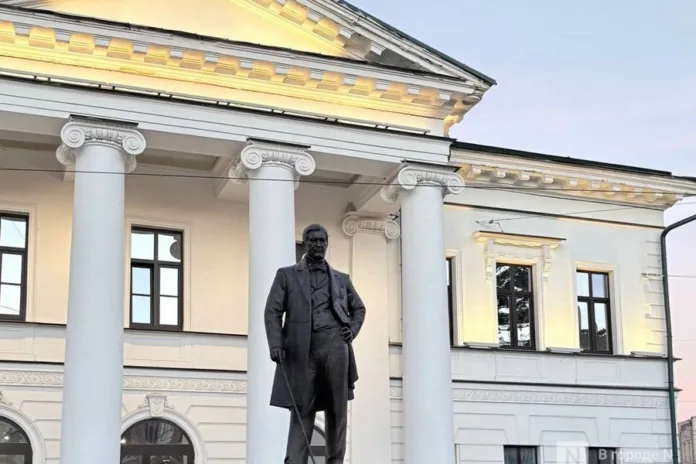 Памятник Дмитрию Замятнину установили на Большой Покровской