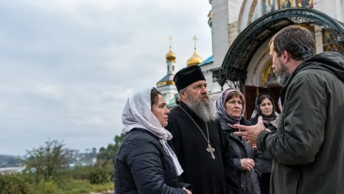 Раскольник из ПЦУ ворвался к верующим УПЦ и был изгнан с позором